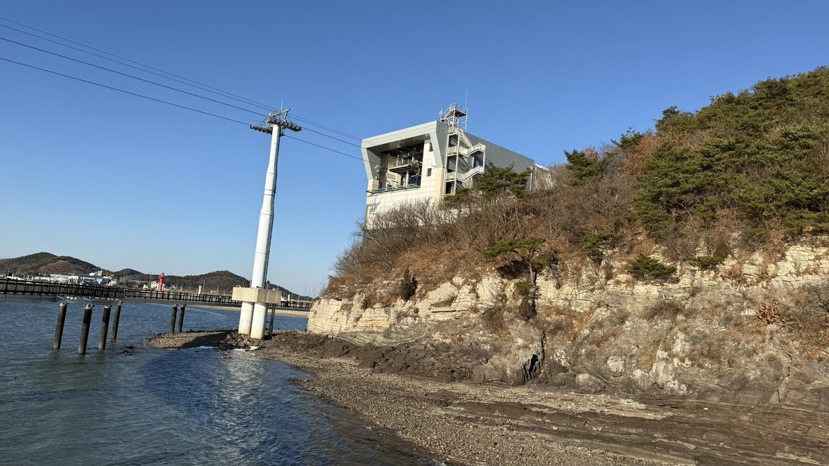 chrishya_'s tweet image. ㅇㅅㅇ)/ 
오늘의 데이트 코스는 시화호 - 전곡항 
근데 저 케이블카 바닥이 뚫려 있던데…. 고소공포증 있는 클샤는 못탐;;;