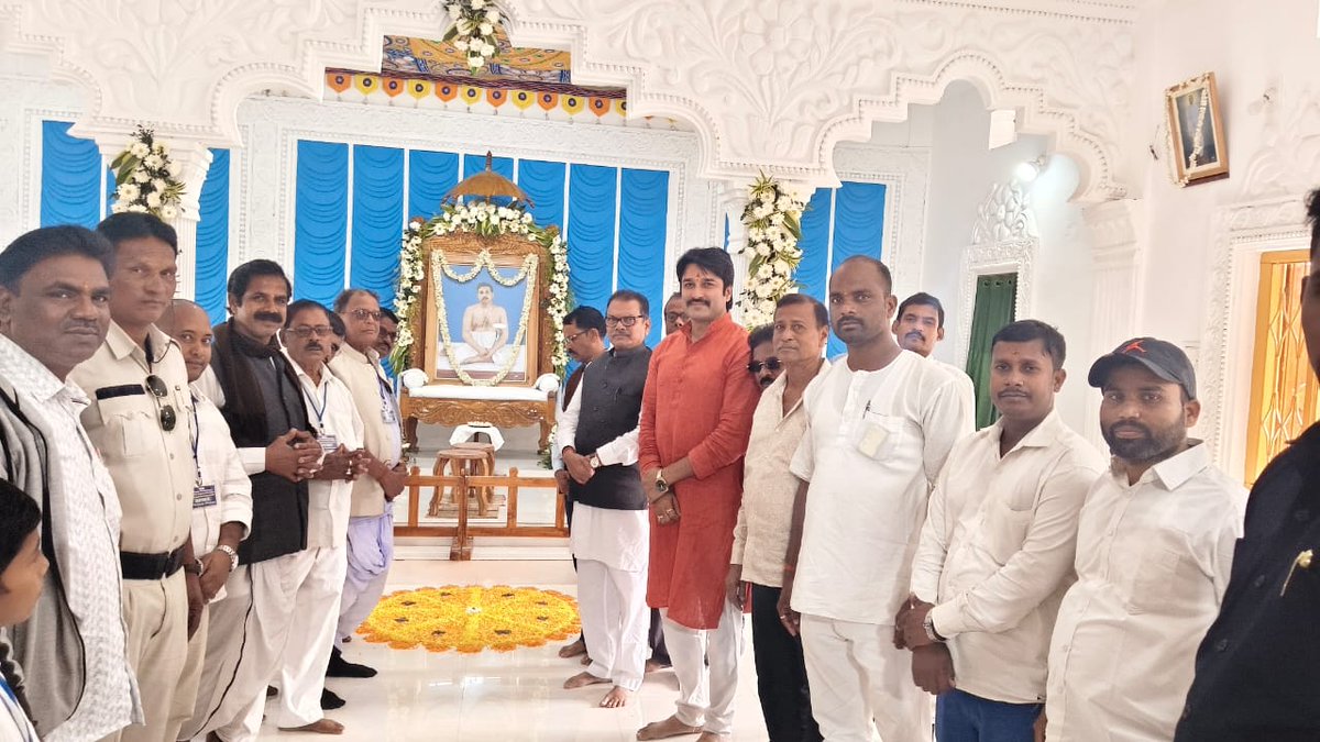 ଯାଜପୁର ଜିଲ୍ଲା କୋରାଇ ନିର୍ବାଚନ ମଣ୍ଡଳୀ ଅନ୍ତର୍ଗତ ଶଙ୍ଖଚିଲା ସ୍ଥିତ ପରମ ପ୍ରେମମୟ ଶ୍ରୀ ଶ୍ରୀ ଠାକୁର ଅନୁକୂଳ ଚନ୍ଦ୍ରଙ୍କ ଶୁଭ ୧୮୩ତମ ଆବିର୍ଭାବ ମହୋତ୍ସବ ତତ୍ ସହିତ ପରମ ପୂଜ୍ୟପାଦ ଶ୍ରୀ ଶ୍ରୀ ଆଚାର୍ଯ୍ୟ ଦେବଙ୍କ ଶୁଭା ଗମନର ପ୍ରଥମ ବାର୍ଷିକ ସ୍ମୃତି ଉତ୍ସବ ଏବଂ ସତସଙ୍ଗ କେନ୍ଦ୍ରର ବାର୍ଷିକ ଉତ୍ସବରେ ଯୋଗ ଦେଇ ଅସୀମ କୃପା ଲାଭ କରିବା