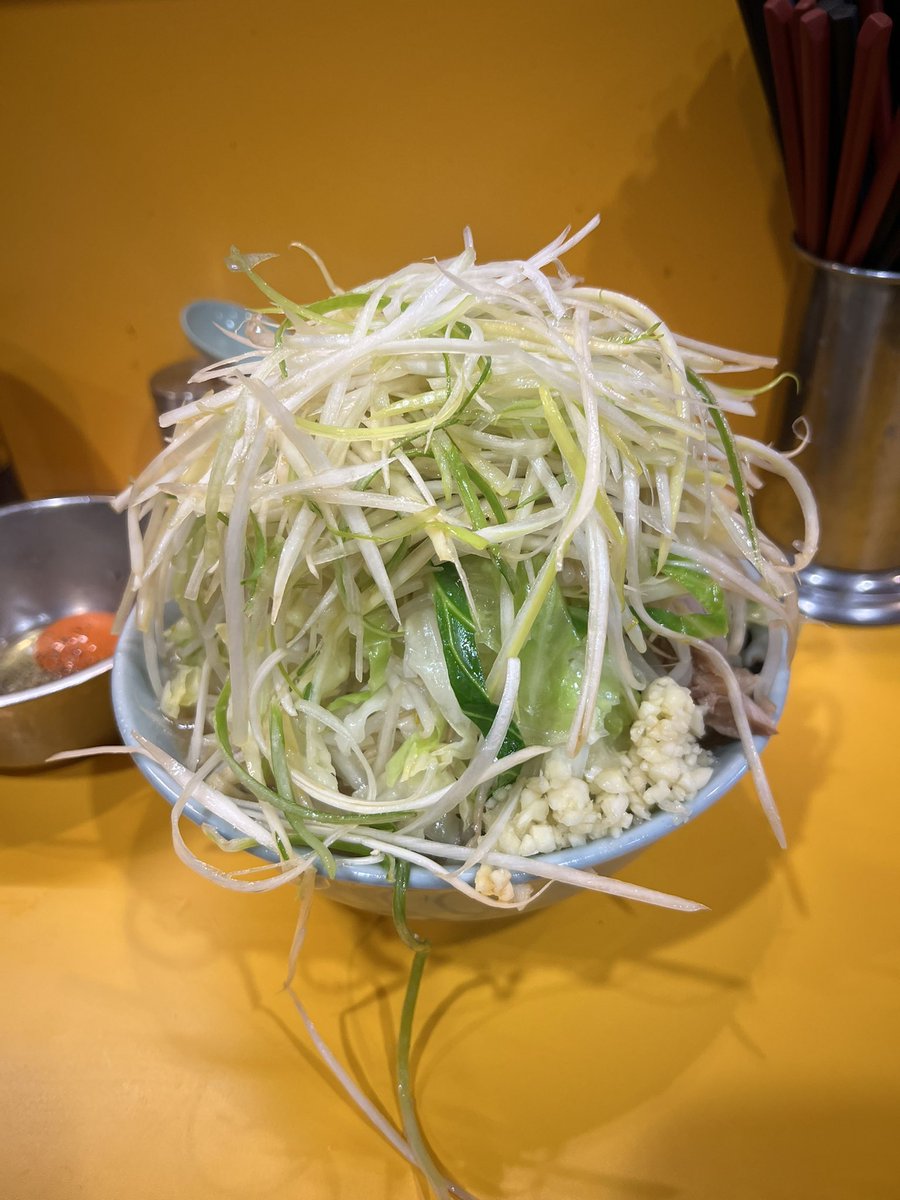manyha11's tweet photo. ラーメン二郎　野猿街道店2
12/21 ラスロにて滑り込み
食べ納めか🥺久々の訪問
小　ねぎ　たまご　にんにく　やさい

なかなかの盛り、今日はねぎが辛め

野猿のねぎは格別3段階で楽しめる
そのまま食べてよし
麺と食べてよし
浸してしならせて食べてよし

ご馳走様でした🙏 https://t.co/vxOGrhBUjK