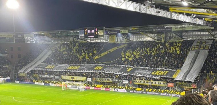 Mooie sfeeractie NAC gisterenavond ter ere van 50 jaar avondje NAC! #NACTEL