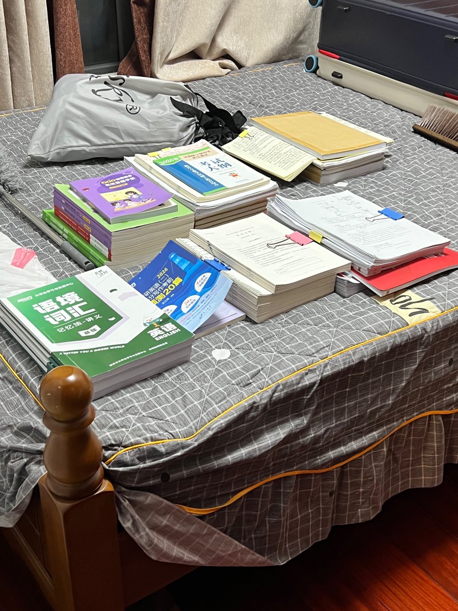 就这样吧 我没想到今天的题这么难 我也没想到一慌起来就开始乱写结果得不偿失