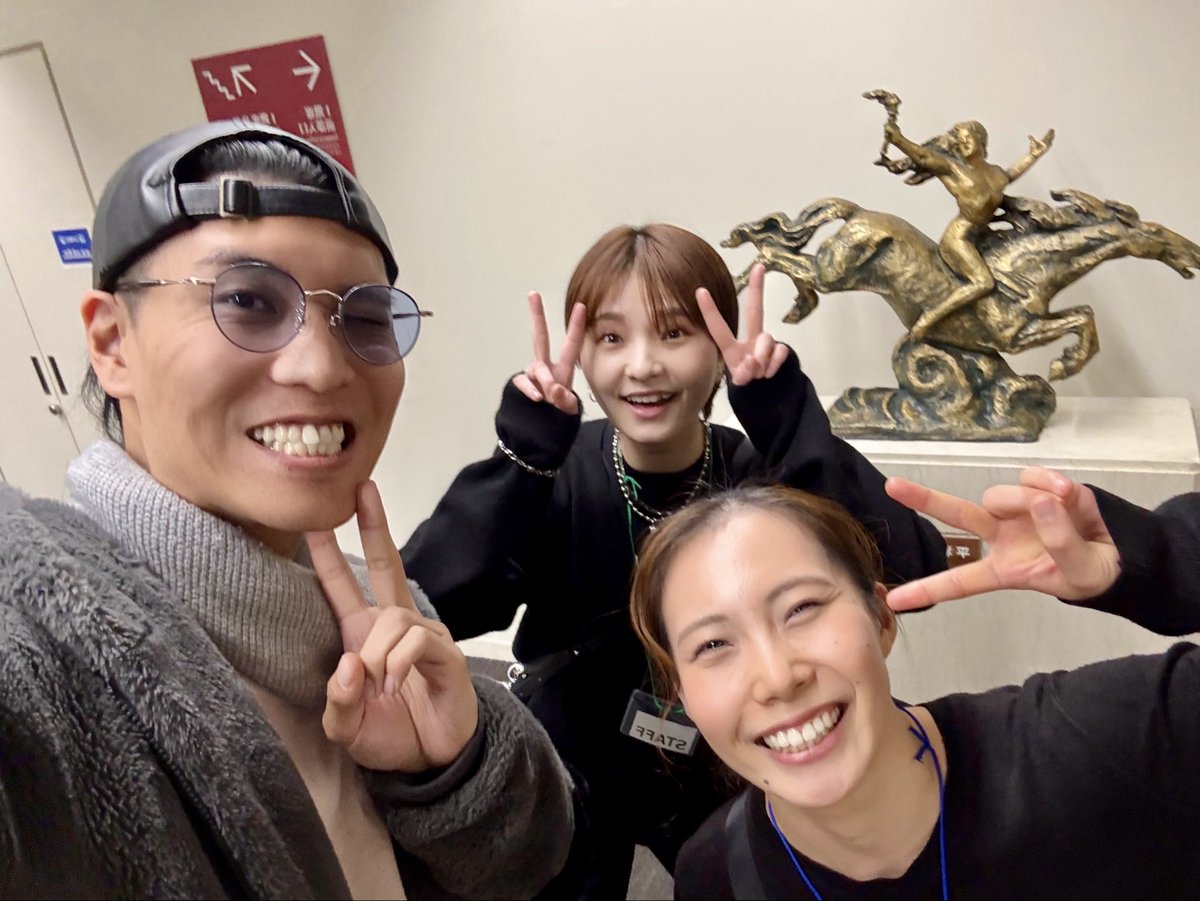 ohgi_isa's tweet photo. 今日は子ども時代にお世話になった #清水ジャズダンススタジオ のショーケースに。

へなちょこ過ぎた僕を、舞台上で活かせるようにしてくれた沢山の先生方が、本気で取り組んでくださってる作品の数々。懐かしいナンバーまで見れて、感無量。

一緒に頑張ってた仲間とも再会でき。
ノスタルジー😭 https://t.co/K721FdQ2Z9