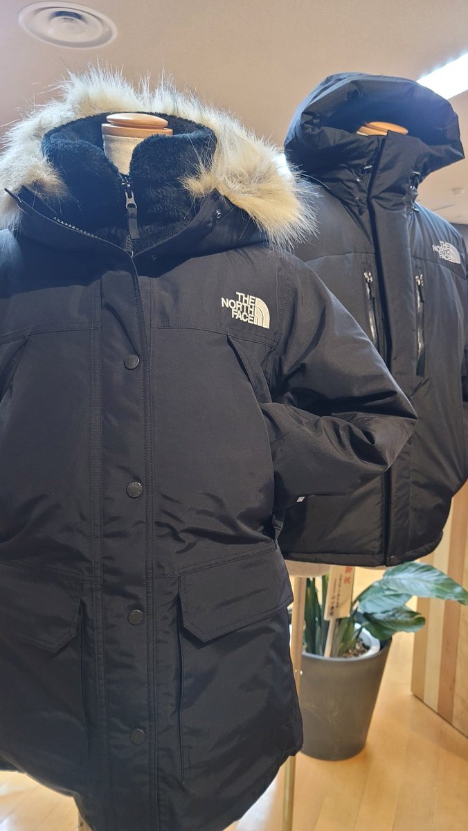 yakiyakiyuuhi's tweet photo. あまりの忙しさに失念しておりましたが😆昨日12月20日に売店がリニューアルオープンいたしました🤗
改装の目玉はなんと言ってもアウトドアブランドの《THE NORTH FACE》
サロマ湖周辺の自然を楽しむ旅のサポートになるようなアイテムをチョイス。
ショップは日帰りでのご利用もOKです👌
みに来てね～ https://t.co/SsKzKwUEnG