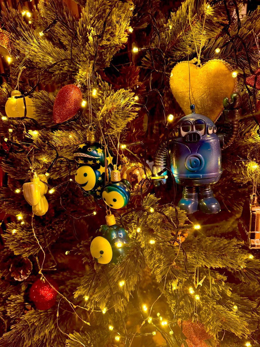 第玖回シブヤ #モダンソフビマーケット の戦利品、ワウーン・ザ・スーパースター
早速クリスマスオーナメントバージョンにして飾ってみました🤩
スーパースター繋がりでディクターギャラクティカも飾ってみました🤩