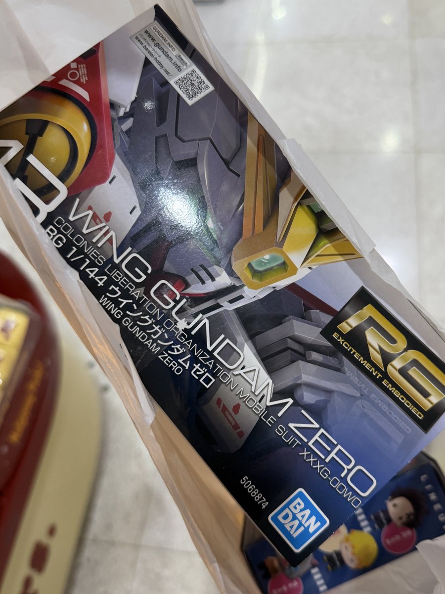 Last hurrah before xmas. I got this RG Wing Gundam Zero but it's not even mine - pina PasaBuy lng. 😭