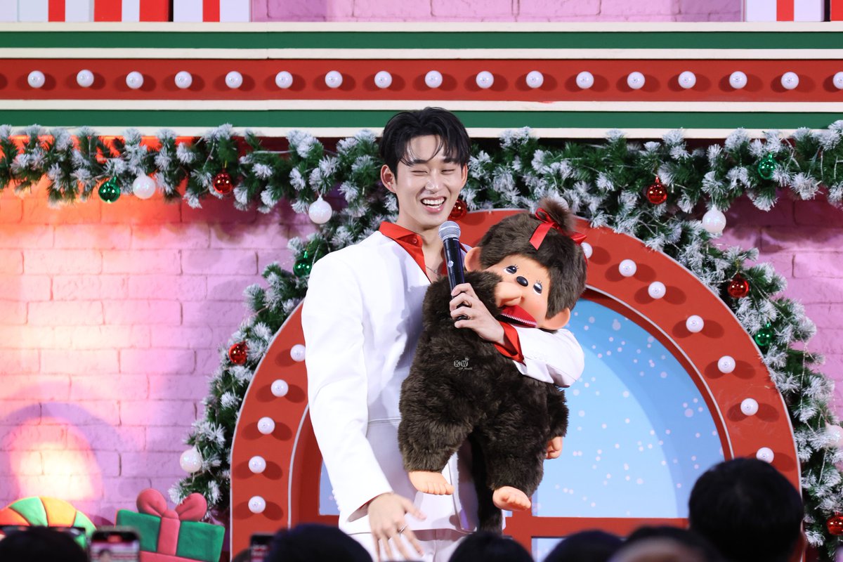 คนที่ดีใจทิสุ๊ดดดด วันนี้ 
ม่อนชิชิ ของนู๋ววววว ~~~

EST AT NGAMWONGWAN 

#EstSuphaxTheGreatNewYear
#est_rvp