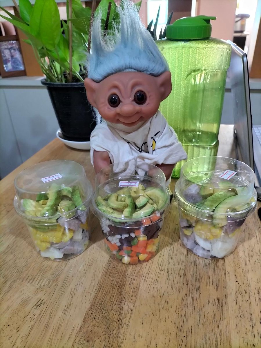 ChrisCsd1's tweet image. #Healthy Gos was happy when we brought back these healthy #salads from a pop-up market, in our nearest &amp;amp; favourite shopping mall. They were yummy &amp;amp; my wife went back to buy six more. We also got two refreshing drinks. Red bottle is beetroot &amp;amp; mixed fruit. Salad cost? 83p each UK
