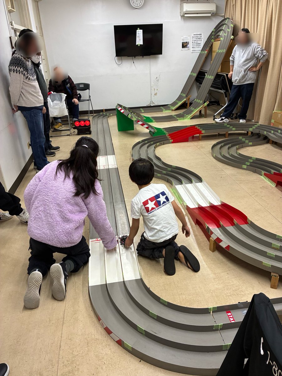 mini4tk's tweet image. たからばこさんの「年忘れミニ四駆大会」に参加し親子で入賞🥇🥈。
65度バンクあり、ビンゴ大会ありでたからばこさん今年最後のレースを楽しめました。

運営、参加レーサーの皆様ありがとうございました。

#ミニ四駆
#タミヤ
#ホビーショップたからばこ