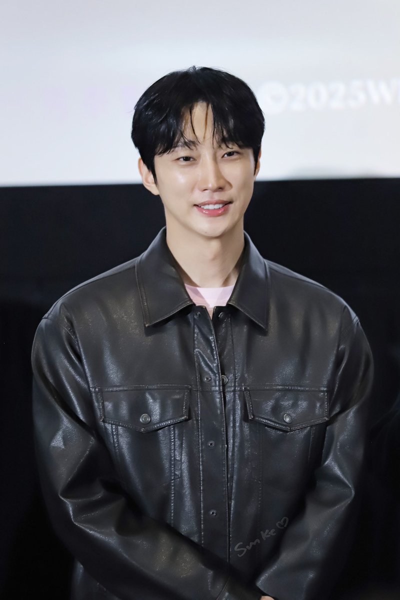 sunke__sunke's tweet photo. 251221   特別影人場

能在冬至見面真是太好了🥰

#振永 #정진영 #那張照片裡的我們 https://t.co/uvI6louj56
