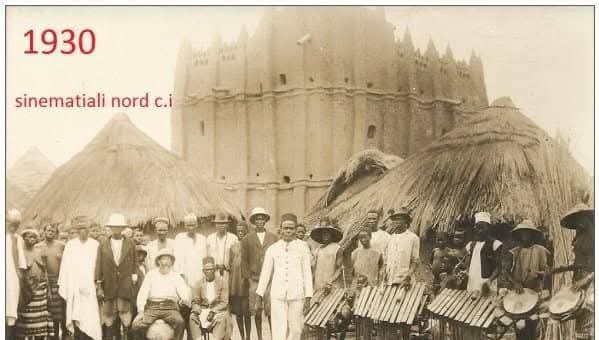 Badciss's tweet photo. Le Palais de Fandio Coulibaly , Chef de Sinematiali en 1930.
#Sinematiali
#Korhogo
#mbegue https://t.co/3a2H6hiTX2