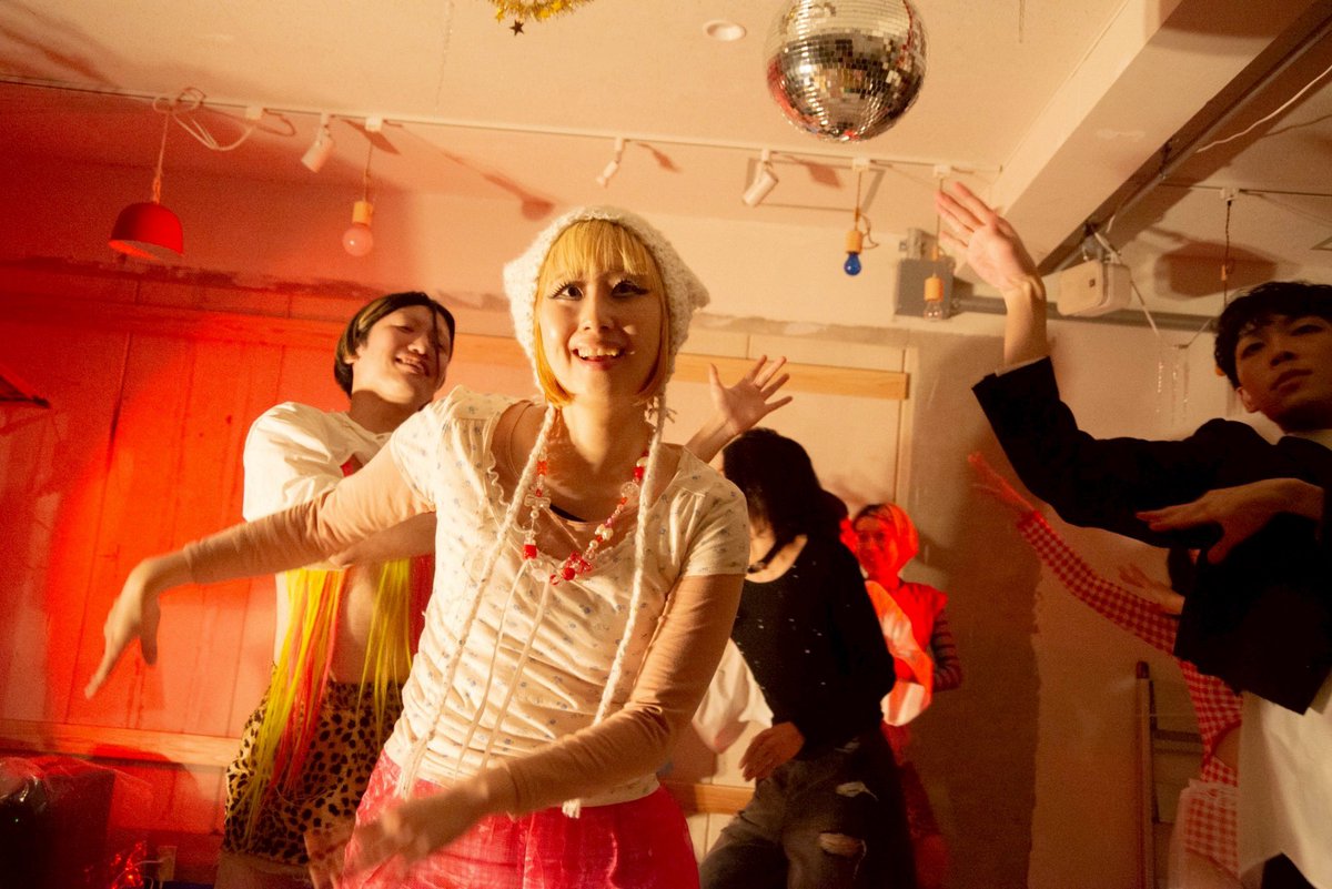 🎭ザジ・ズー現代贋作劇場🎭
【2日目終了】ご来場ありがとうございました！本日も昼と夜満席でした🈵‼️

東京・中野〈水性〉、毎回ちゃんと別物になっていくのを体感しています。なんと、ここから先満員が続いていきます。

そして明日（12/22）は……
現時点で《満席》です！🔥

🗓12/22(月) 19:15