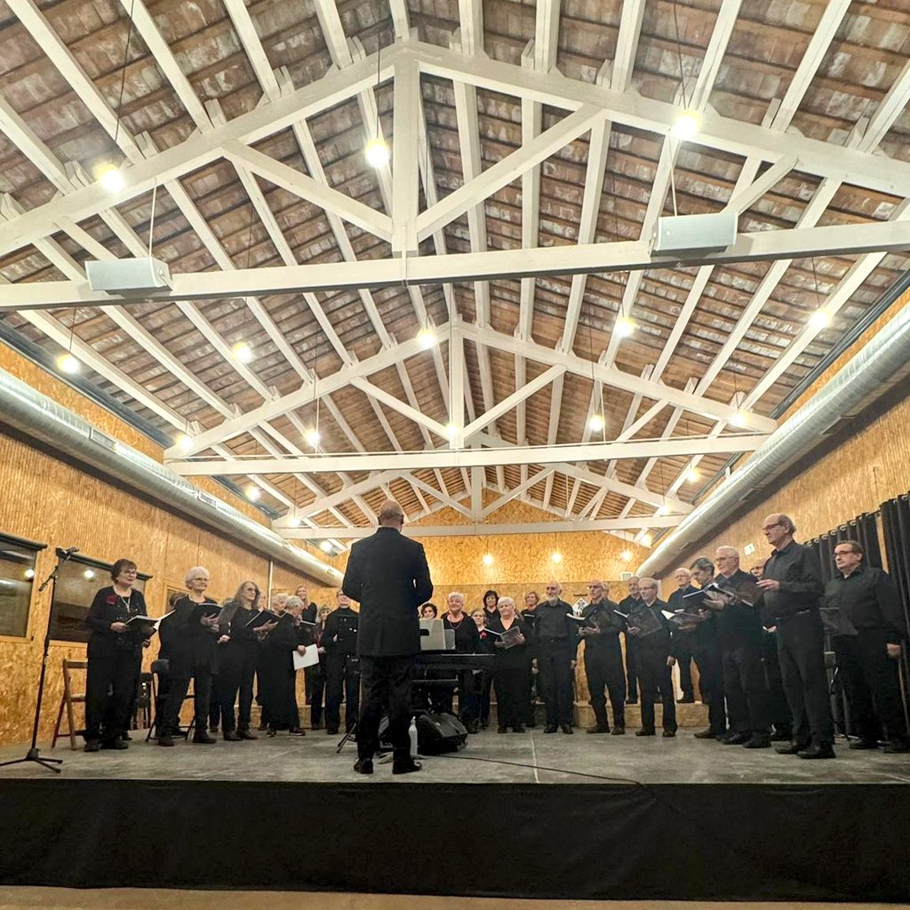 🎄La campanya de Nadal omple els carrers de #laGarriga amb activitats per a tothom.
Hem assistit als concerts de la Coral Ariadna, la inauguració del pessebre de l’Ajuntament i a la diada dels serveis d’emergències.
Us animem a viure totes les activitats del Nadal al poble!