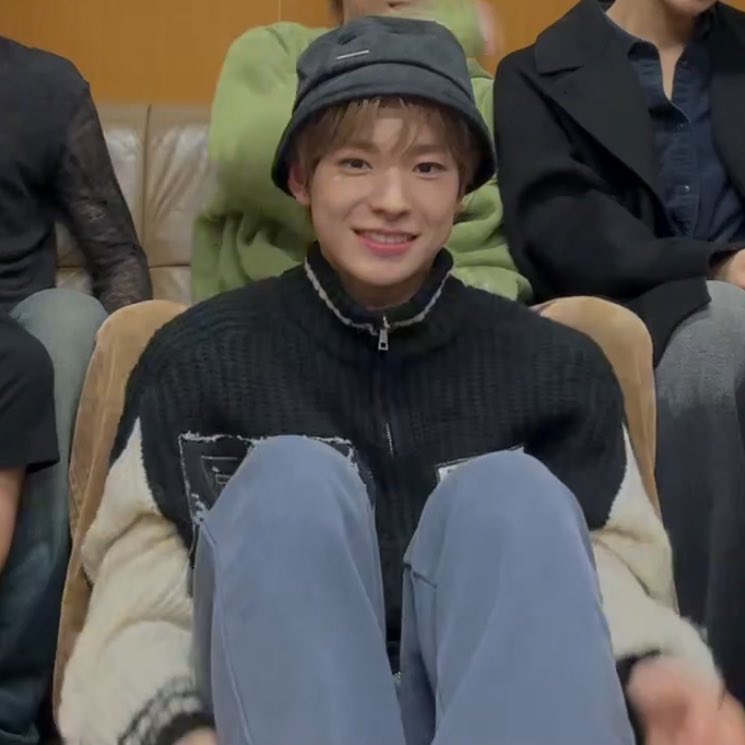 diffe486's tweet image. 개힘든무리무리일정속에서도 공연끝난직후에 개운&amp;amp;신남이 남아있는표정인거 좋으면서.     몸잘챙겼으면 좋겠고 그럼
화이팅이야…✊