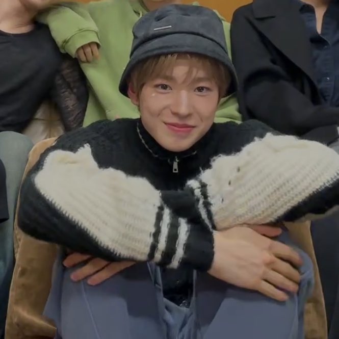 diffe486's tweet image. 개힘든무리무리일정속에서도 공연끝난직후에 개운&amp;amp;신남이 남아있는표정인거 좋으면서.     몸잘챙겼으면 좋겠고 그럼
화이팅이야…✊