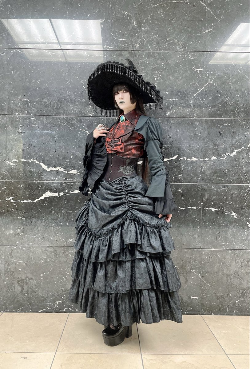 クリスマスなので唇は真緑です💚 そう、私は薔薇ジャガードの魔物