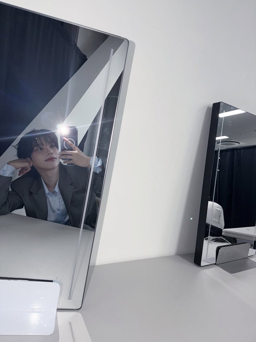 n.SSign」#ドハ、個性的なミラーセルカでセクシーな魅力 #nSSign