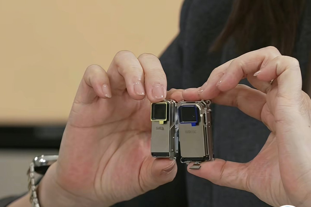 Xiaomi 17 Ultra first look 😍 

✅ Flat frame, flat back &amp; flat display

✅ 50MP OV50X +50MP JN5 UW+ 200MP HPE Persicope
🤳50MP
✅ Leica APO certified
✅ 6.85" LTPO OLED
✅ SD 8 Elite Gen 5
✅ ~6800W🔋100W⚡80W wireless
✅ IP69,US-FS,telephoto kit

🇨🇳launch soon
Will launch in 🇮🇳