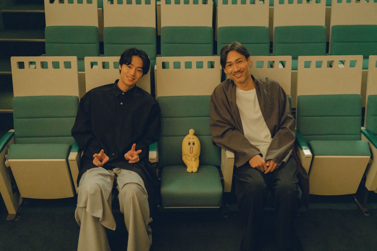 ⋰
#ドラマ25時赤坂で 𝘚𝘦𝘢𝘴𝘰𝘯𝟤
オフショット📸ˊ˗
⋱

黒木蛍太役 #夏生大湖 さん
藤岡隆史役 #石田佳央 さん
＋お二人の間に座れて満足げなナナナ🍌

▿ 本編のご視聴はこちらから.ᐟ.ᐟ

U-NEXT 全話独占配信中
▹video-share.unext.jp/video/title/SI…
TVer 最終話見逃し配信中
▹tver.jp/series/sr4nc6d…