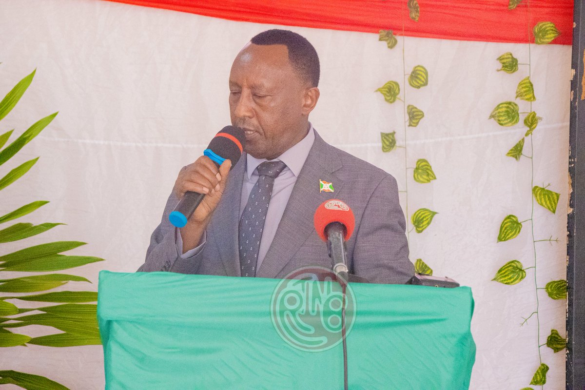 RTNBurundi's tweet image. 🇧🇮🇹🇿 Ujirani Mwema : les provinces frontalières renforcent leur coopération

Réunion tripartite Burundi–Tanzanie–RDC à Nyanza

Ce vendredi 19 décembre 2025, une réunion tenue au chef-lieu de la Commune de Nyanza, dans la province de #Burunga, a rassemblé les autorités