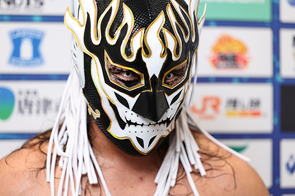 デスペラード「棚橋弘至…ズルいわ！鈴木軍の時の俺を一生懸命記憶の奥底から引っ張り出して、今の俺がやらないことをずーっとこの試合通してやってきたはずだったのに、アンタに頭下げられちゃったら…。ありがとうございました。悔いが残ってるけど、楽しかったっす」

全文
njpw.co.jp/tournament/res…