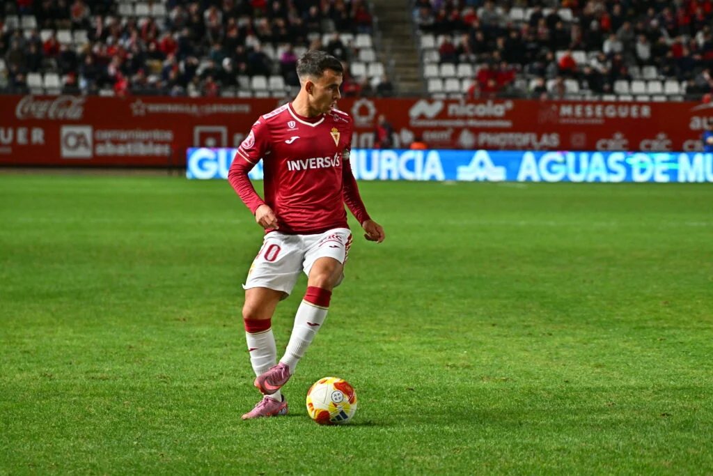 Este hombre lleva 9 goles en 5 partidos con el imperial y vamos a fichar a un tio del Valladolid B que esta en descenso a Tercera RFEF
