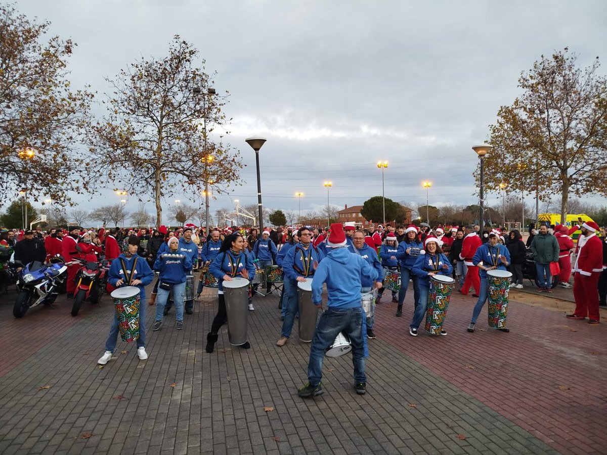 GRACIAS a <a href="/PoliciaAlcorcon/">Policía Municipal de Alcorcón</a> y <a href="/PCivil_Alcorcon/">Protección Civil de Alcorcón</a> por su trabajo impecable; <a href="/c_mantenimiento/">Concejalía de Mantenimiento</a> por su apoyo en el operativo; al equipo <a href="/alcorconcultura/">Concejalía Cultura y Festejos</a> por volcarse como siempre. Gracias a <a href="/sambadum/">Batucada Sambadum</a> por poner el ritmo a la tarde, a AEM Motoenlaces  por su gran labor en ruta y ferial