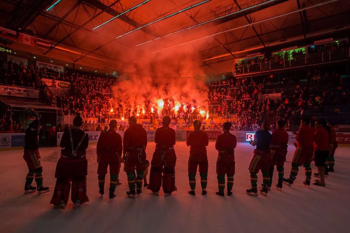 Zazicekzaza's tweet photo. Dneska opět pomáháme dobré věci - 7. ročník akce FANOUŠCI DĚTEM! ❤️💛🤍
@MountfieldHK @telhcz https://t.co/oYBEVt1AHD