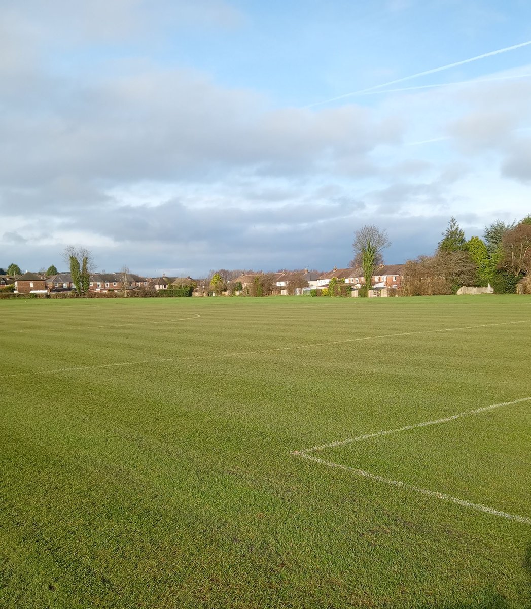 rocketsrainhill's tweet image. When the wife mentions going to a retail park and you remember you need to get a cheeky little cut in while it's so mild.
Save of the season 👏
Holt pitch 1 🔥