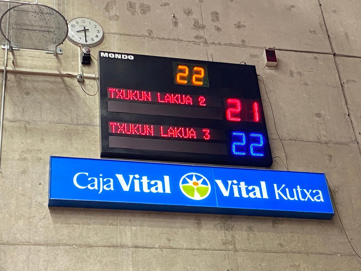 🏐 ¡Victoria de infarto en la final del 83º Campeonato de #Álava!

Asier del Campo y Aitor Markaida se impusieron por un solo punto a Xabi Iribarren y Aitor Álava en un partidazo lleno de emoción.

Espectáculo en la cancha y ambientazo en las gradas.