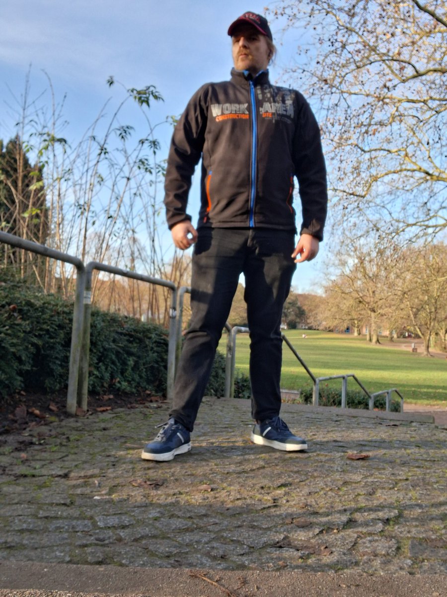 Andris gandrīz slaids.