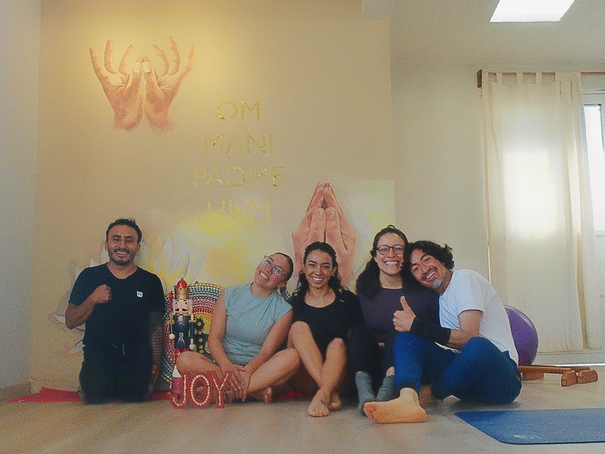 architectiak's tweet photo. Mis tres instructores de #Yoga, que han transformado mi manera de percibir, entender, y afrontar la #Vida. 
¡Gracias por ser seres humanos increíbles! https://t.co/eiV5uiTo0O