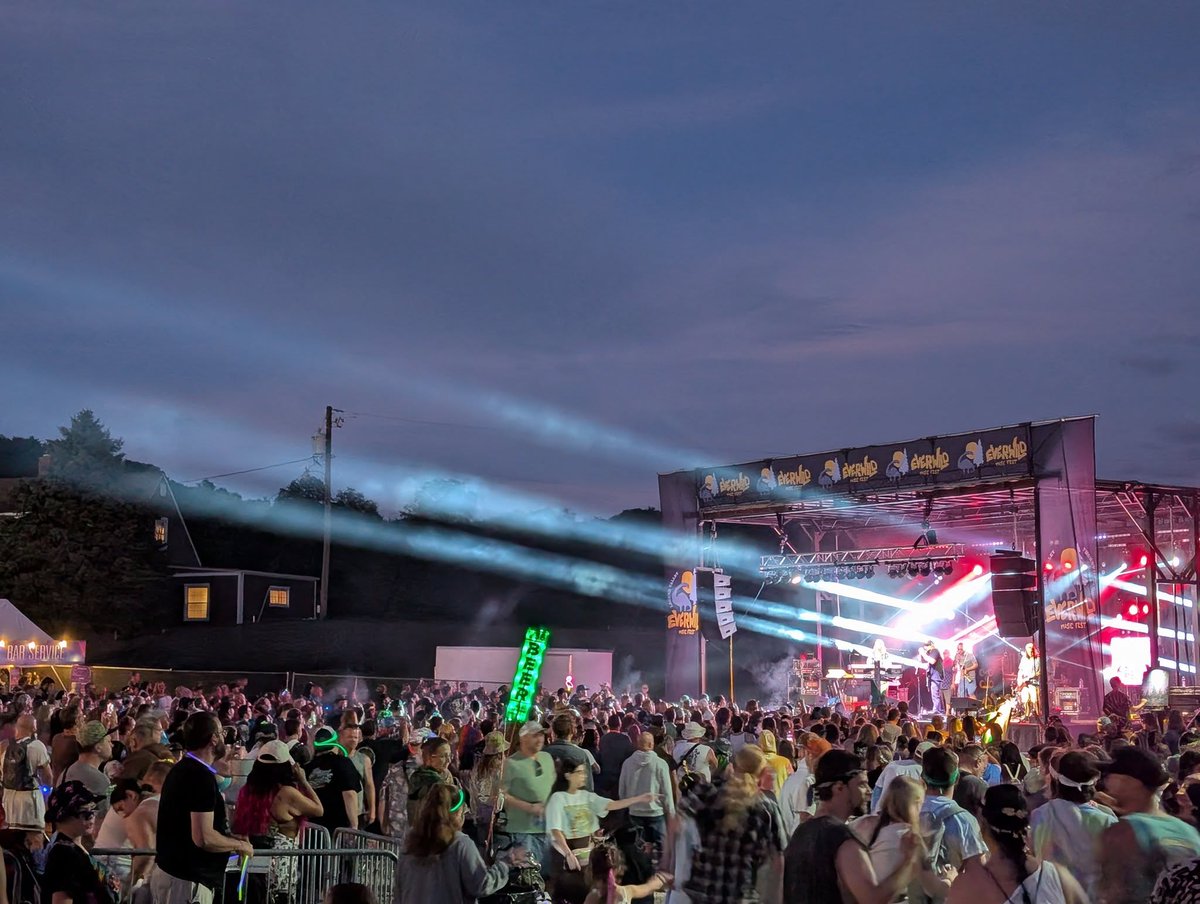 SkudaProduction's tweet image. Next up on my lighting plots of 2025 we have Everwild Music Festival at Legend Valley this past summer! Our stage hosted some amazing performances from @KashdOutMusic, @Tropidelic, @ArtikalSound, and @TheQuasiKings along with several other artists!
 📷 Linda S Brown
