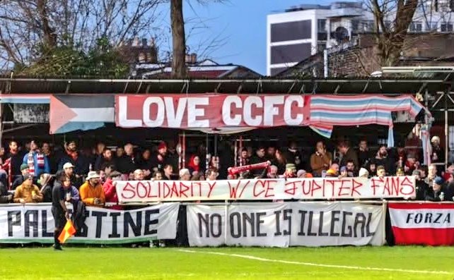 Aficionats del Clapton CFC s'han solidaritzat amb l'afició del CE Júpiter la qual està patint una campanya de criminalització.