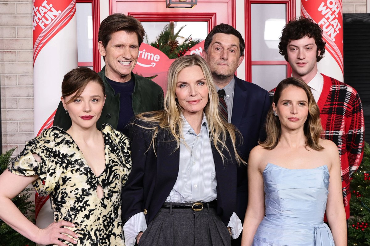 02.12.2025. Felicity et le reste du casting de Oh. What. Fun. à la première  du film, image size:1200x800