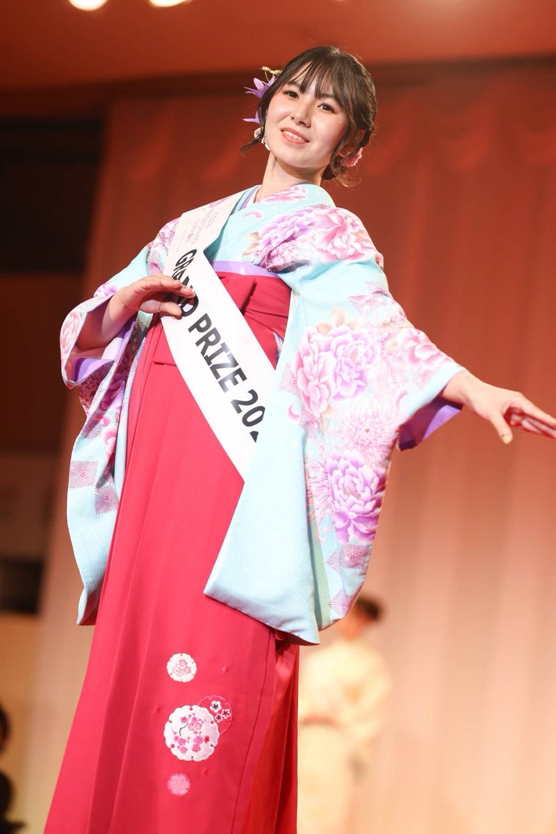 mii_1114m's tweet photo. 姫路コレクションのお知らせ⋆͛📢⋆

Vol.1姫路コレクションに出演します。✨️
和装ガールズメンズ部門👘
⁡
2025年ラストのイベントとなります。🎪
いつもと違った私を是非会場にて観に来て下さると嬉しいです🥰⁡
頑張ります💪

詳細はコメント欄にて⬇️

 #姫路コレクション  #kyotocollection https://t.co/trmrzJXEHC