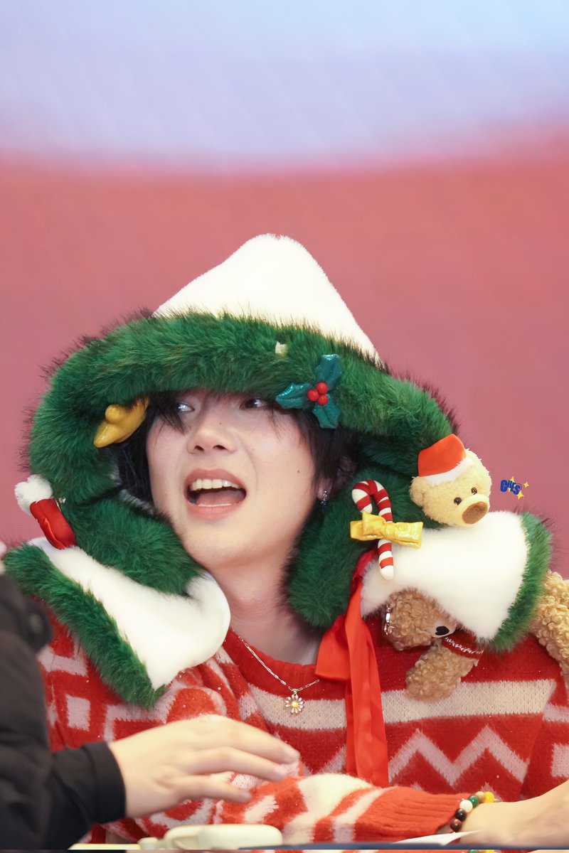 เหมือนได้ยินเสียงตะโกนเรียกแม่... 
"แม่!!! พี่เขาแกล้งหนูวววว" 5555555555

CELEBRATE WITH BUILD

#BuildXmasParty
<a href="/JakeB4rever/">BIU.</a> 
#BuildJakapan #Beyourluve