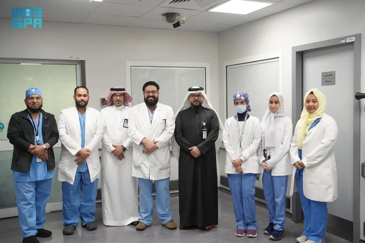 عمليتان ناجحتان لاستئصال ورم بالقولون عبر الروبوت الجراحي بمدينة الملك عبدالله الطبية 