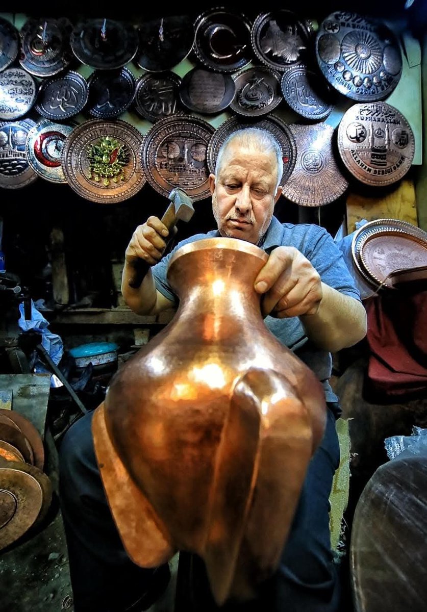 ESNAF ODALARİNA YENİLİKLERİ GELİYOR KOLTUK İCİN DEGİL HİZMET İÇİN GELİYORLAR. BASARİLAR DİLİYORUM BİRBİRİNDEN DEGERLİ BAŞKANLARIMA.