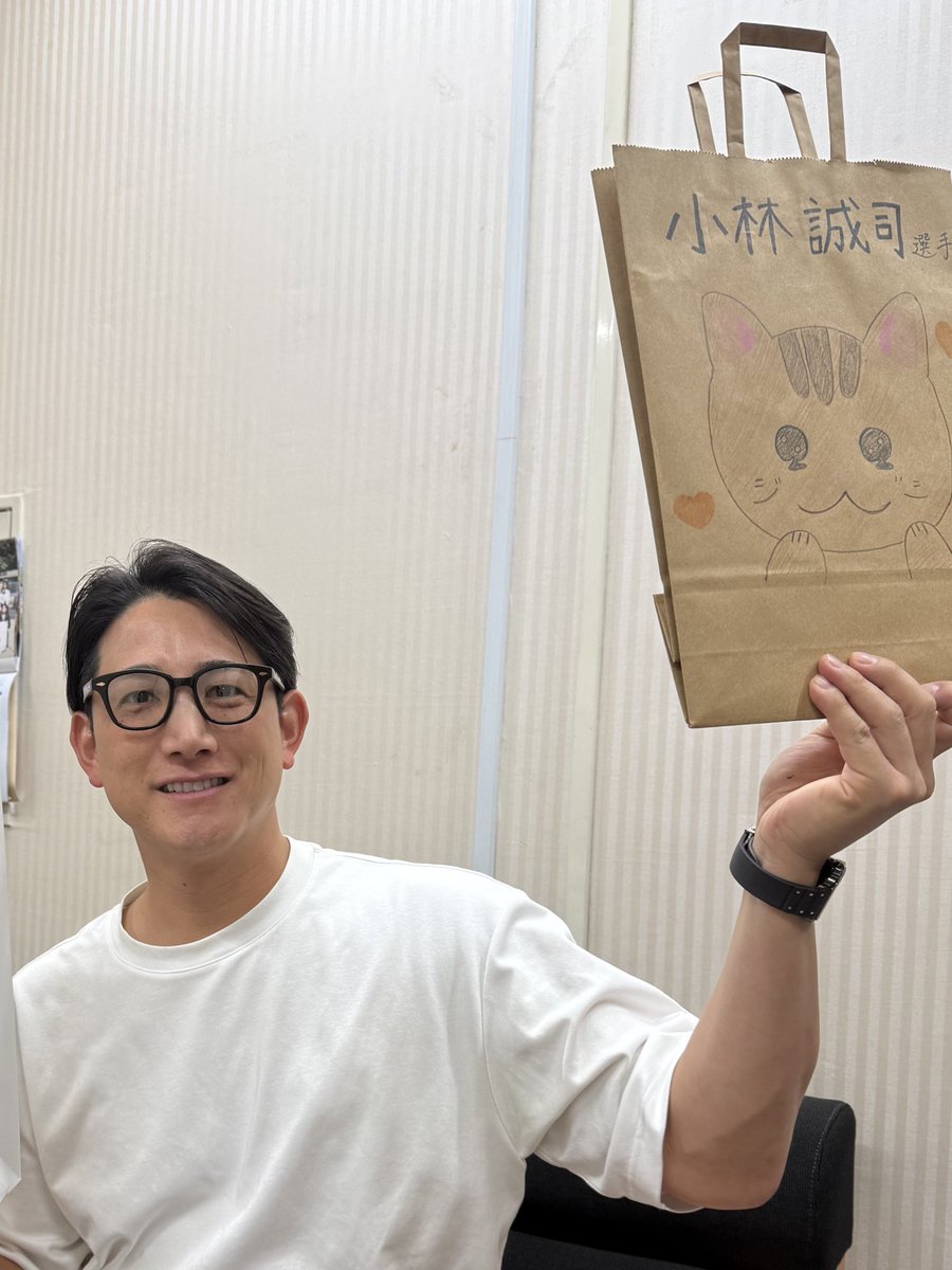 101casting's tweet image. 【#101SMILE 】
お客様からのプレゼント
小林選手にお届け🎁
#小林誠司 選手