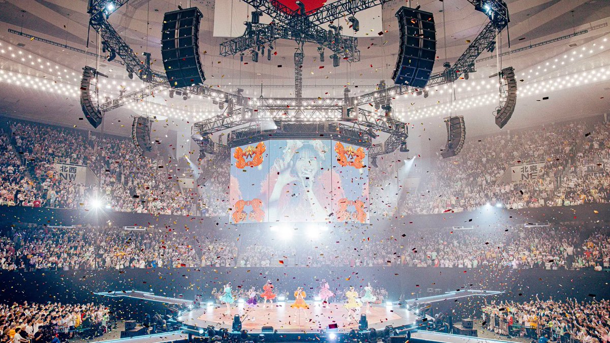 FRUITS_ZIPPER's tweet photo. FRUITS ZIPPERの着実な成長
"SUPER IDOL"へ

2025年→2026年も突き進んでいきます

【MV】FRUITS ZIPPER「わたしの一番かわいいところ」
https://t.co/5HiYQANzDo

【MV】FRUITS ZIPPER「はちゃめちゃわちゃライフ！」
https://t.co/bNssXwz38S

✼••┈┈┈┈┈┈┈┈┈┈••✼

⭐️2022年4月24日 
┗デビューライブ＠恵比寿CreAto（約100人）

⭐️2022年9月12日 
┗1stワンマンライブ〜KIKKAKE〜 ＠ LIQUIDROOM（約800人）

⭐️2023年5月4日 
┗1st Anniversary 超めでたいライブ！＠豊洲PIT（約2,300人）

⭐️2023年10月28日 
┗the Parlor of FRUITS ZIPPER Final ＠東京体育館（約8,000人）

⭐️2024年5月18日/19日 
┗2nd ANNIVERSARY 超めでたいライブ〜NEW KAWAII〜 ＠日本武道館（2公演約25,000人）

⭐️2025年6月3日 
┗3rd ANNIVERSARY 超めでたいライブ＠さいたまスーパーアリーナ（約18,000人）

⭐️⭐️2025年8月2日/3日  
┗3rd ANNIVERSARY 超超超めでたいライブ -さん- ＠さいたまスーパーアリーナ スタジアムモード（2公演約50,000人）

2026年2月1日
┗FRUITS ZIPPER SPECIAL LIVE 2026  ENERGY

✼••┈┈┈┈┈┈┈┈┈┈••✼

💜仲川瑠夏 @luna_fz0703
💛早瀬ノエル @noel_fz1229
💚櫻井優衣 @yui_fz0221
🩵真中まな @manafy_fz0422
🩷松本かれん @karen_fz0328
🧡鎮西寿々歌 @suzuka_fz1124
❤️月足天音 @amane_fz1026

#FRUITSZIPPER #ふるっぱー
