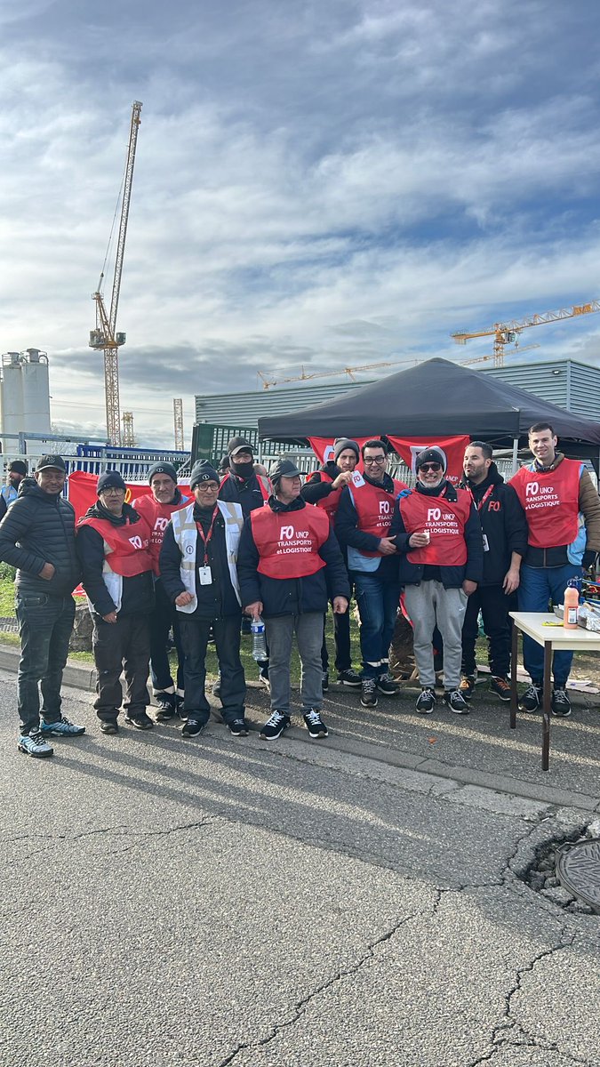 <a href="/udfoRhone/">UD FO Rhône</a> soutient totalement les  salariés de KN à St Pierre de Chandieu en grève depuis le 18 décembre 
Stop aux retraits d’outil de manutention notamment, arrêt  du management agressif, embauche des intérimaires, et versement d’une prime de fin d’année ! Demain on continue !