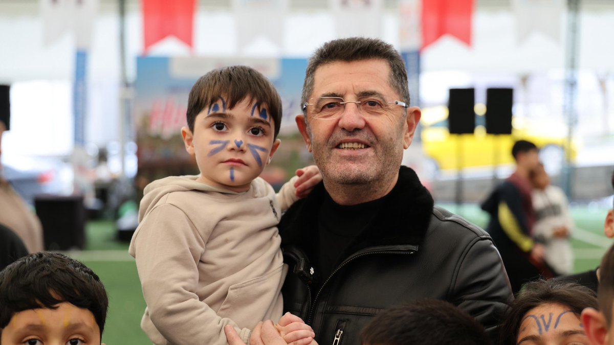 orhancerkeztr's tweet photo. Bugün Aydınlar Mahallemizde, Necati Alkan Spor Tesisleri’nde “Spor Mahallemde, Eğlence Bizimle” etkinliğimizde çocuklarımızla, gençlerimizle ve kıymetli komşularımızla bir araya gelmenin mutluluğunu yaşadık.

Sporun, oyunun ve paylaşmanın aynı ortamda buluştuğu bu güzel günde; çocuklarımızın gözlerindeki neşe, gençlerimizin enerjisi hepimize umut verdi. Oyun alanları, spor aktiviteleri ve küçük ikramlarla mahallemizde yüzleri güldürmek, kalplere dokunmak bizim için en büyük kazanım oldu.

Bizim anlayışımızda belediyecilik; sadece hizmet üretmek değil, komşularımızla aynı sevinci paylaşmak, aynı mutlulukta buluşmaktır.
Halkın Belediyesi, halkın hizmetinde…