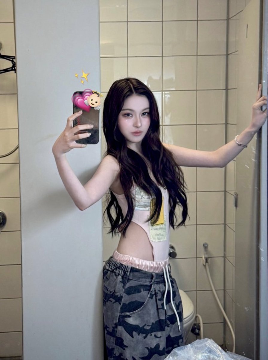 primiily1_'s tweet photo. เมื่อวานตื่นเเต้นเเยะสนุกมากๆเลยยย💖🤩 ขอบคุณทุกคนด้วยนะค้าา🫶🏻 ดีใจที่ได้เจอทู้กกกกกกคนเเล้วก้ได้เดบิวออนสเตจกับพี่ตูตี้อีกด้วยย🐱👩🏻‍❤️‍💋‍👩🏻✨👼🏻☃️ #GMMTVStarlympics2025 https://t.co/EUMyxXhFTE