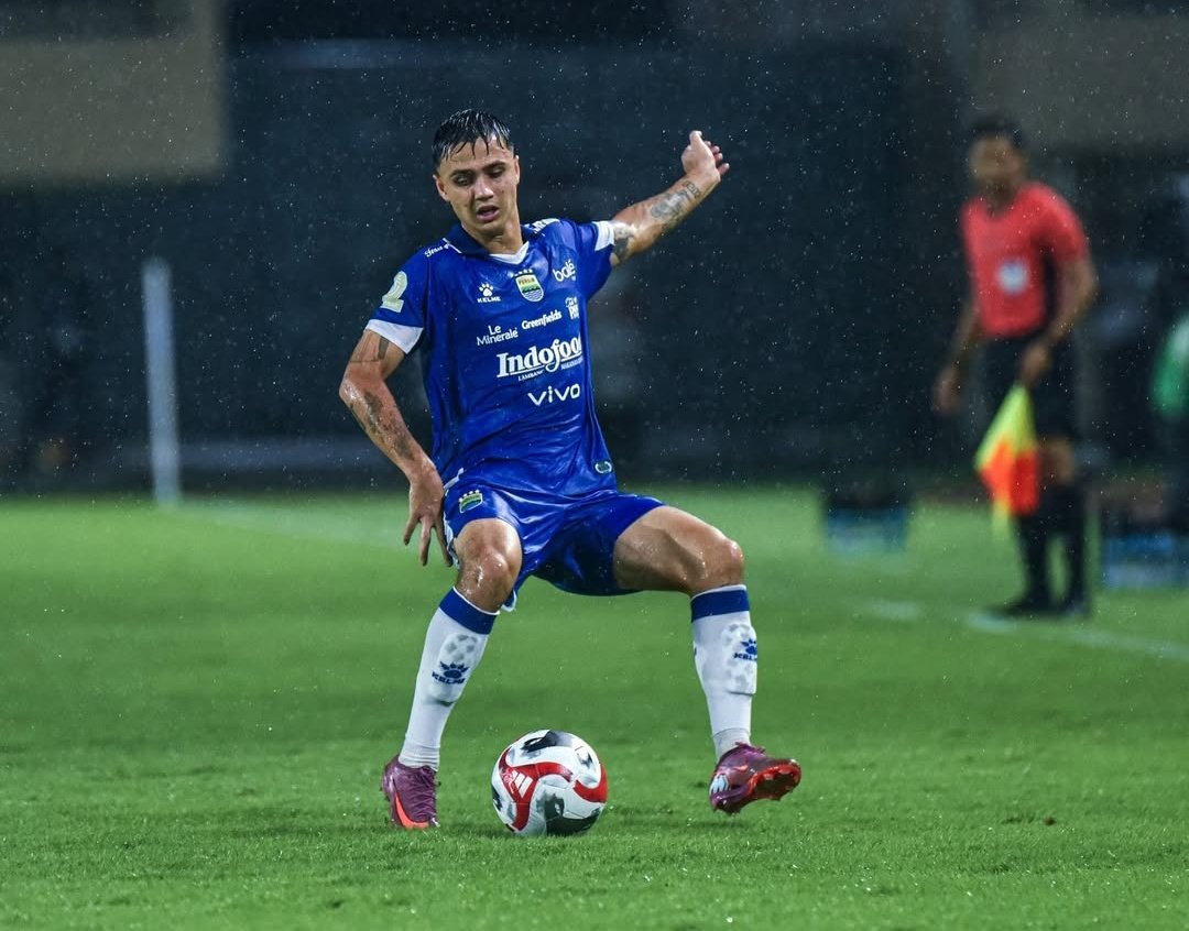 Btw, seperti ular, banyak bisanya!