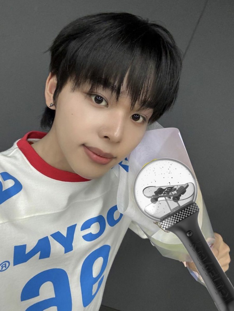 lifei2egg's tweet photo. 아마루 응원봉 포카 없는 거 구라 같아서
그냥 내가 만들었음 https://t.co/YmuAuexCAc