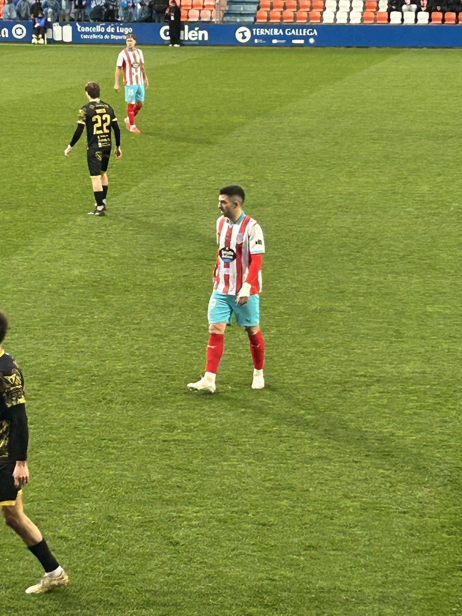 No sabia yo que <a href="/davidbroncano/">David Broncano</a> de <a href="/LaRevuelta_TVE/">La Revuelta</a> jugaba en el <a href="/CDeportivoLugo/">Club Deportivo Lugo 🪓</a> 😂