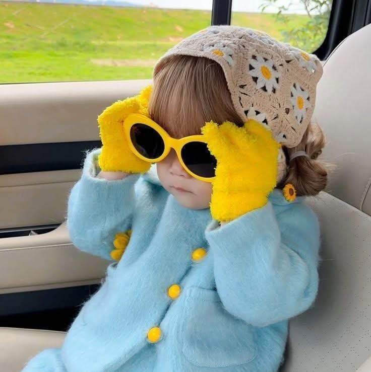 Thande hath wale log muh se salam karen shukria.
🫣😂