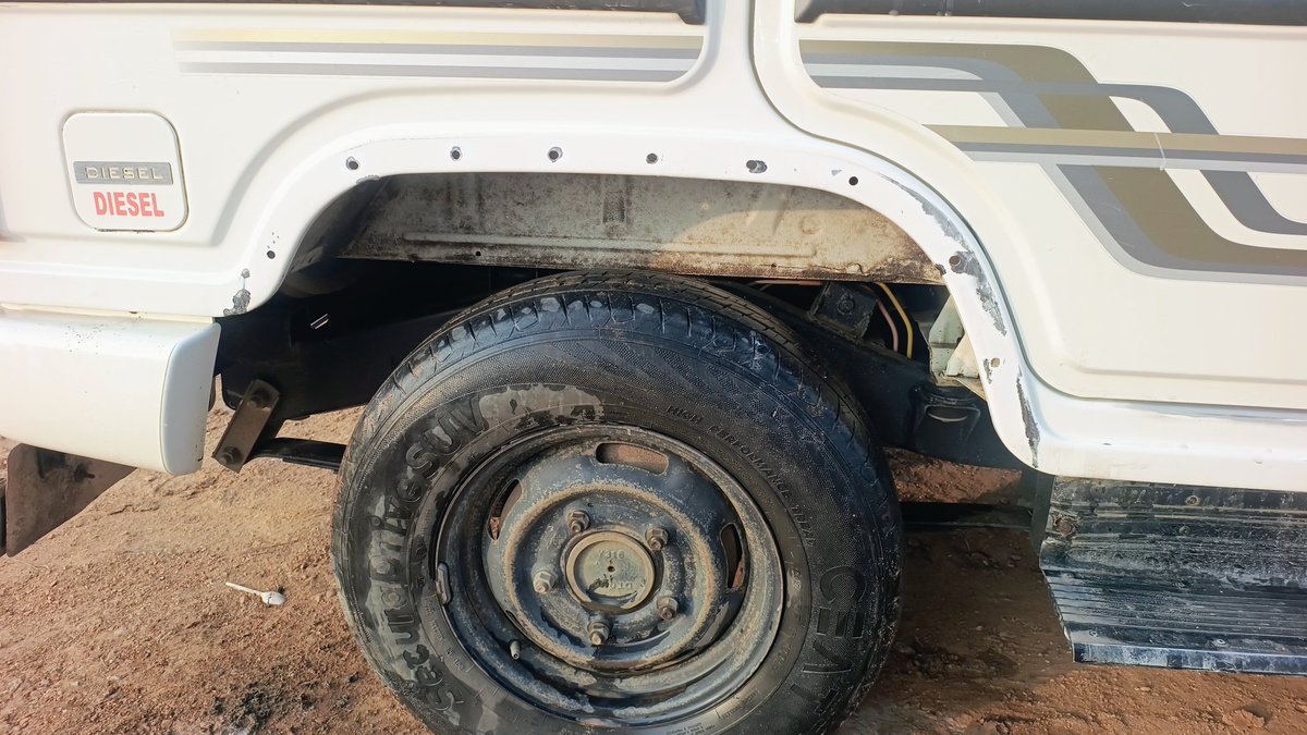 Atul5896's tweet photo. It's only been three years since I bought the car, and this is the condition of the paint. This was my first car 🥺😔 https://t.co/mmbXhxKE1c