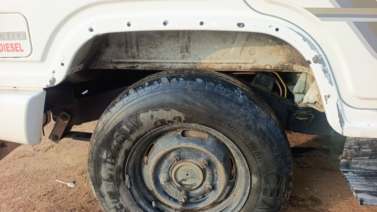 Atul5896's tweet photo. It's only been three years since I bought the car, and this is the condition of the paint. This was my first car 🥺😔 https://t.co/mmbXhxKE1c