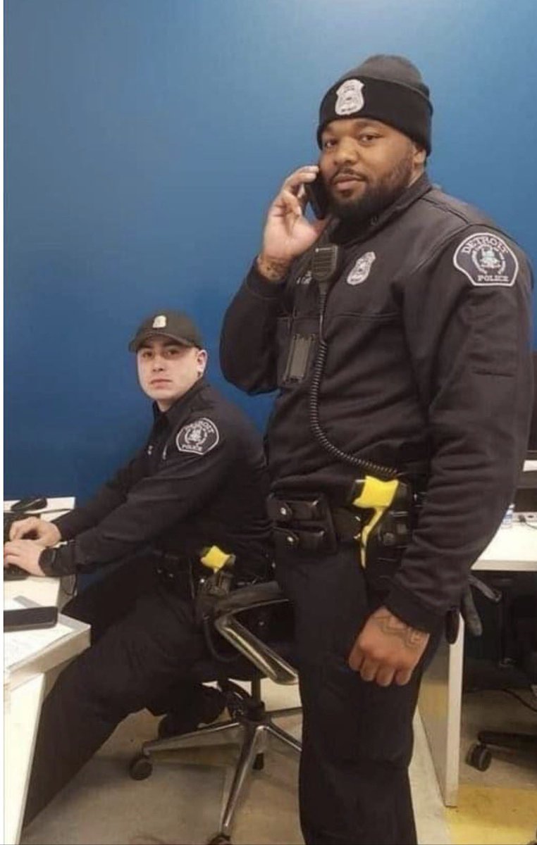 nettermike's tweet image. On November 25th, two police officers pulled over a car for running a red light in Detroit 

During the stop, the woman driving told them she was in a hurry to drop the children in the car off at school.

The officers asked her which school they attended, but she couldn’t give a…